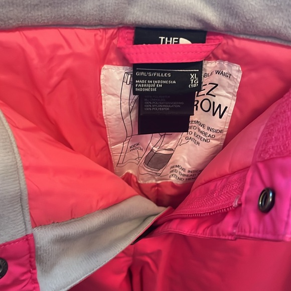 North Face Hot pink Snow pants Kids X Large / women’s size 6-8 pants - Picture 8 of 9